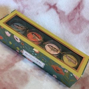 Floral Scents Gift Box 4 Pack Of Scented Soy Blend Votive Candles NWT